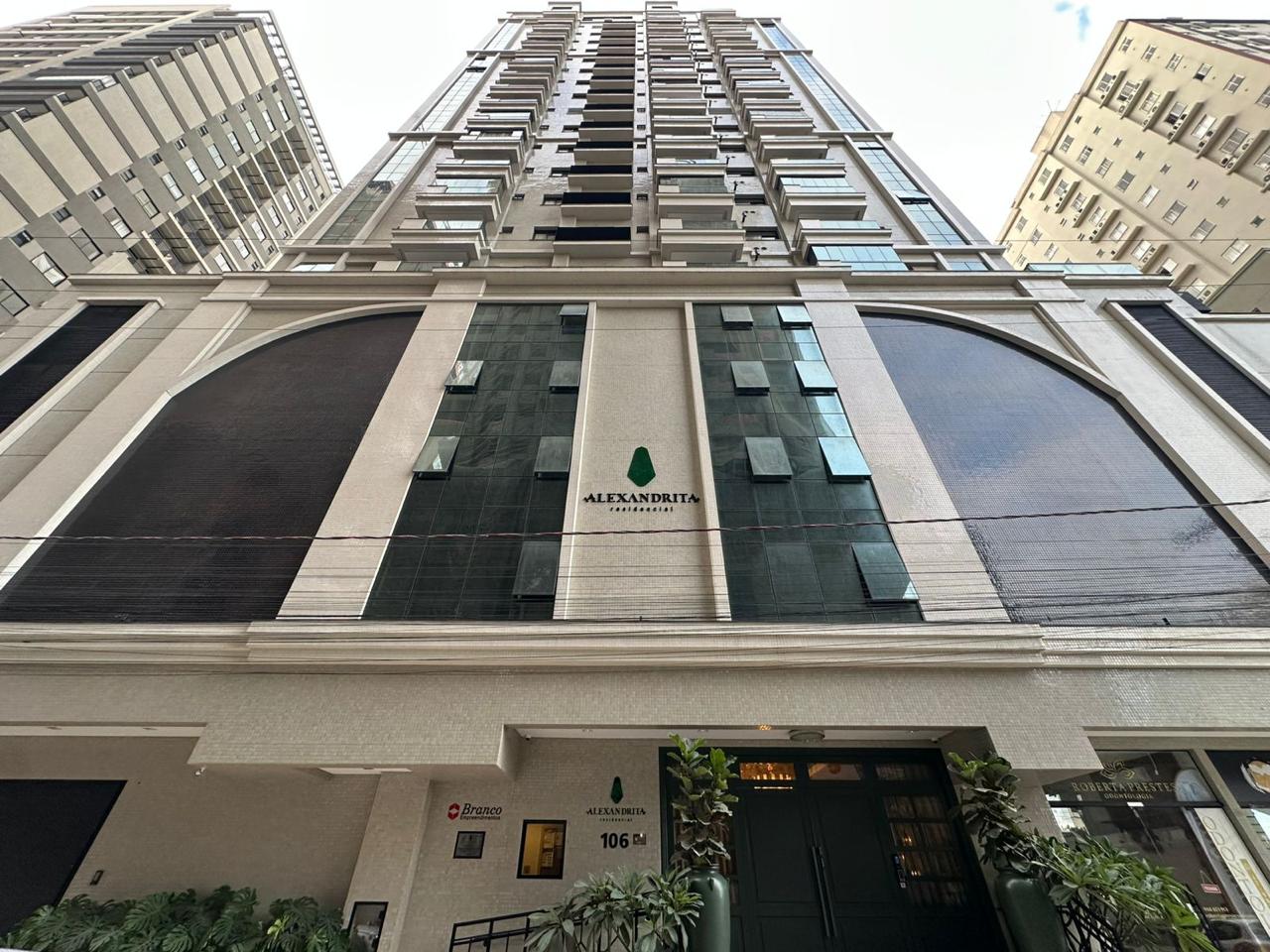 Apartamento à venda com 70m² por R$ 1.000.000,00 - Invicta Itapema - Assessoria Imobiliária