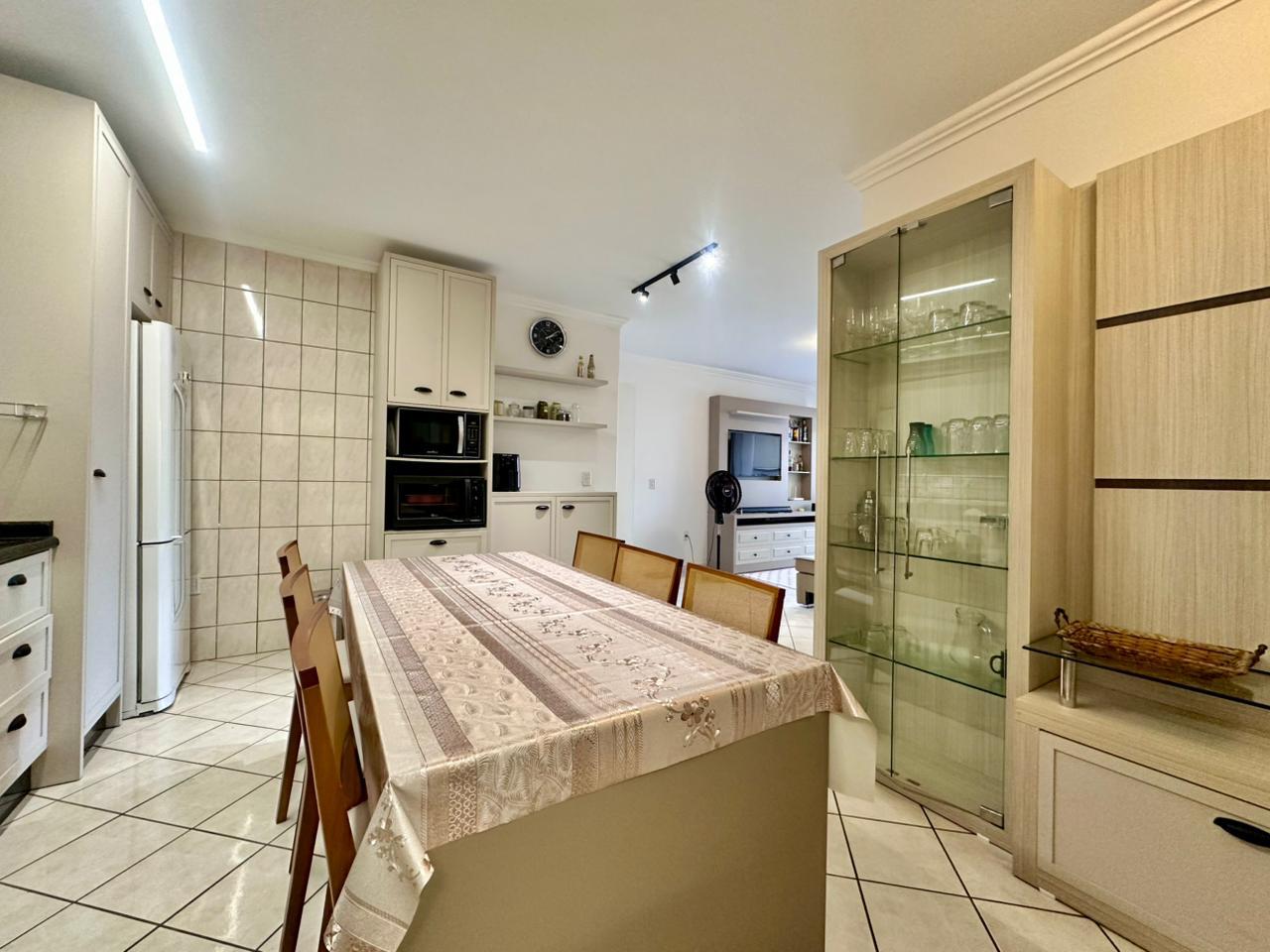 Apartamento à venda com 3 quartos, 120.00m² - Meia Praia,Itapema