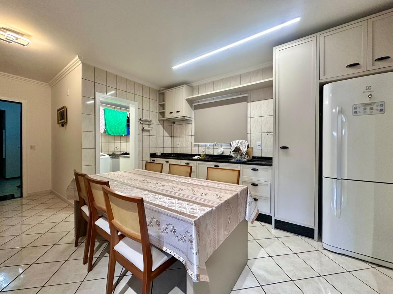  - Apartamento à Venda com 3 Dormitórios Sendo 1 Suíte 120m² Privativos por R$ 1.200.000,00 em Meia Praia de Itapema SC
