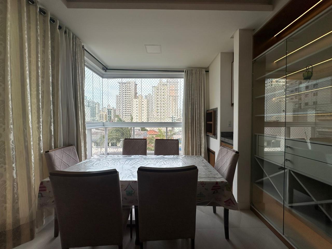  - Apartamento à Venda com 3 Suítes  90m² Privativos por R$ 1.365.000,00 em Meia Praia de Itapema