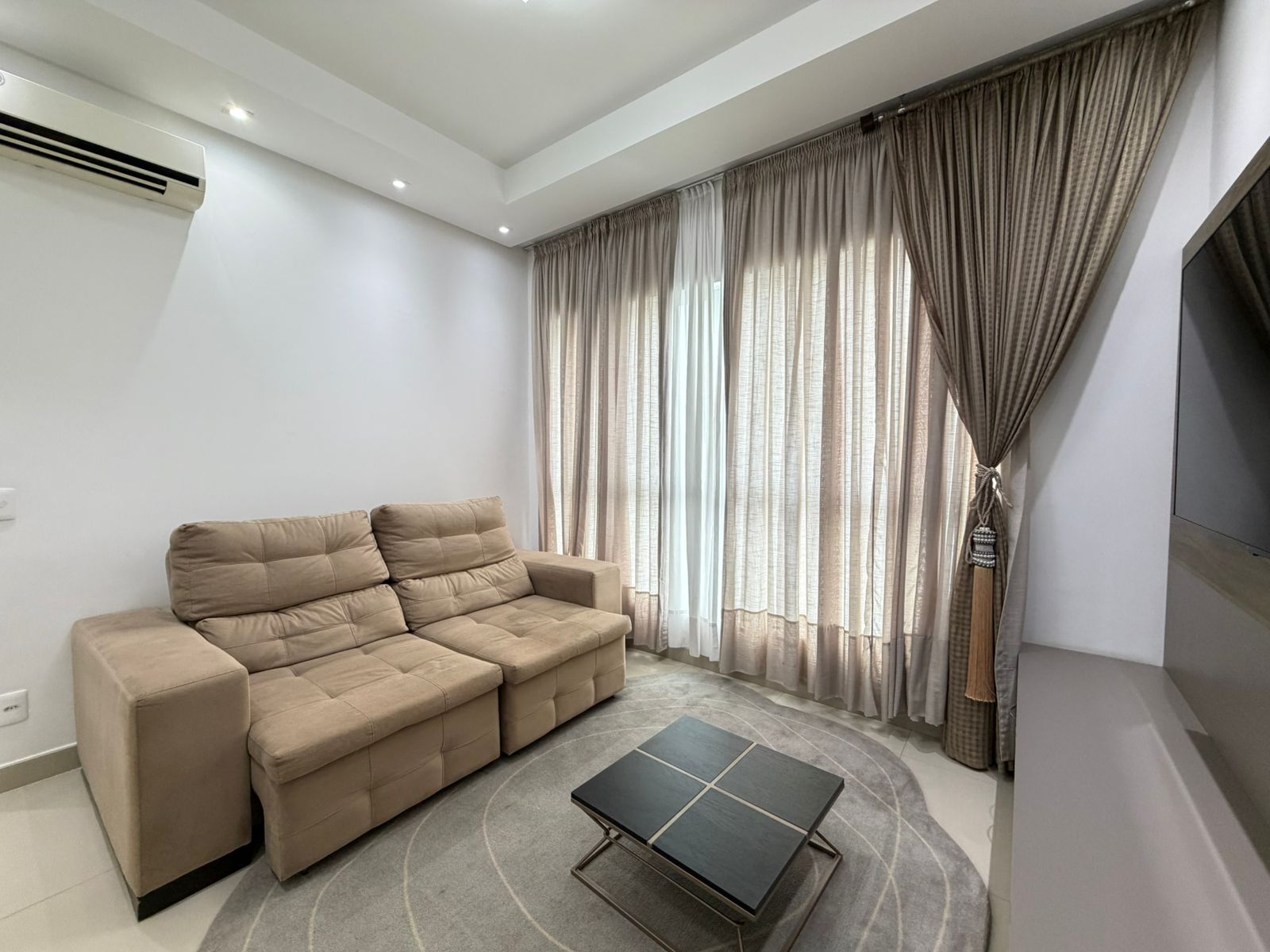  - Apartamento Vista Mar à Venda 3 suítes Sendo 1 Máster 142m² Privativos R$ 2.350.000,00 em Meia Praia de Itapema SC