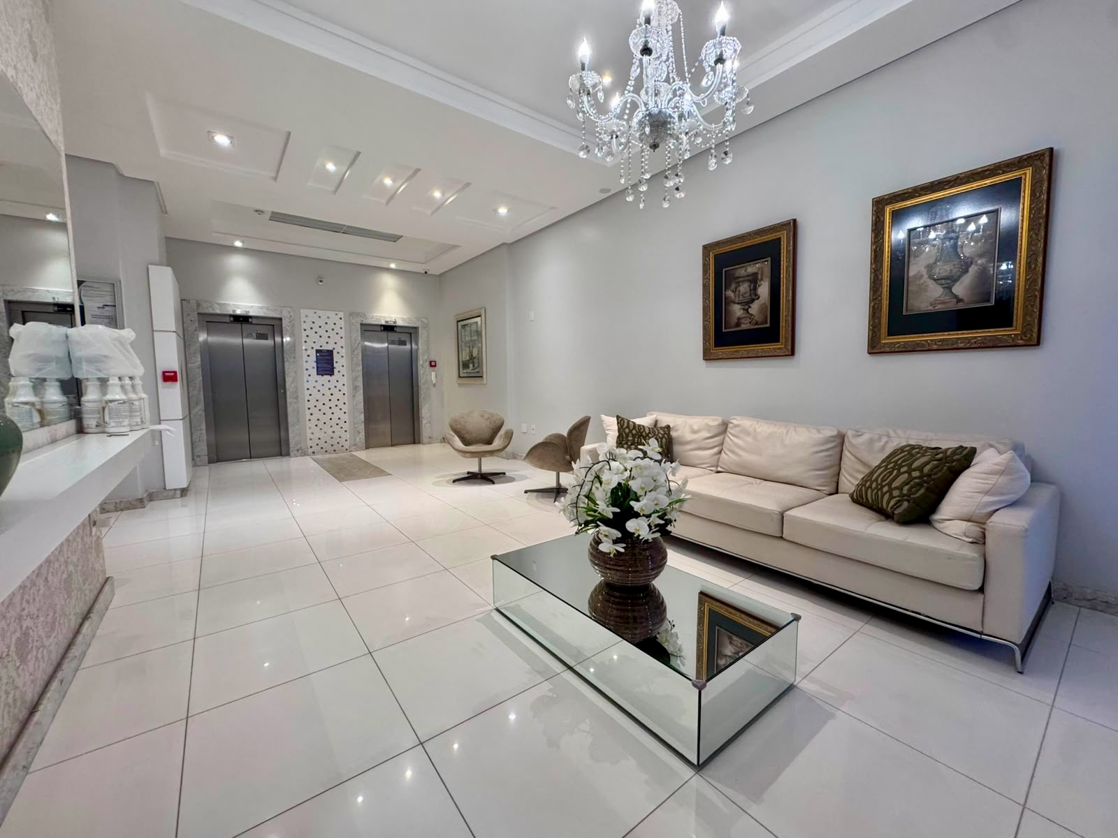  - Apartamento à venda em Balneário Camboriú, com 3 quartos, 126m²