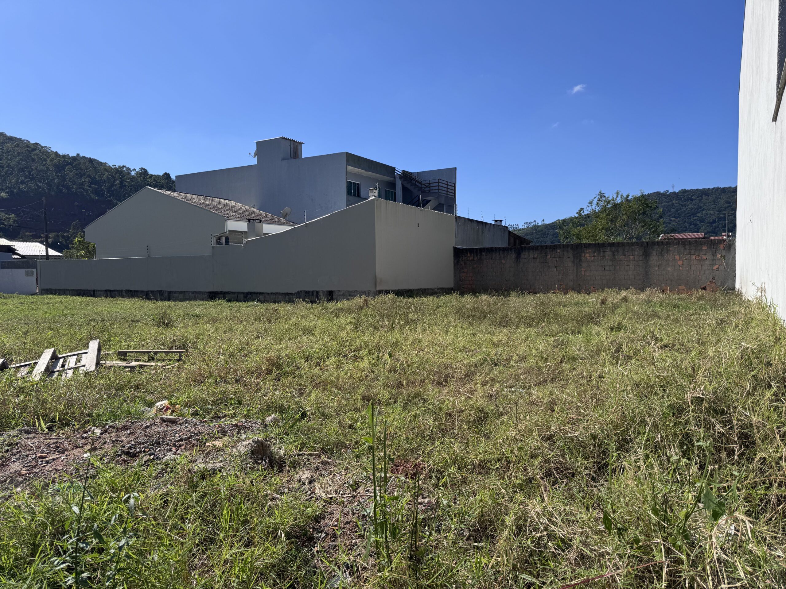 - Terreno à venda com 300m² por R$ 500.000,00