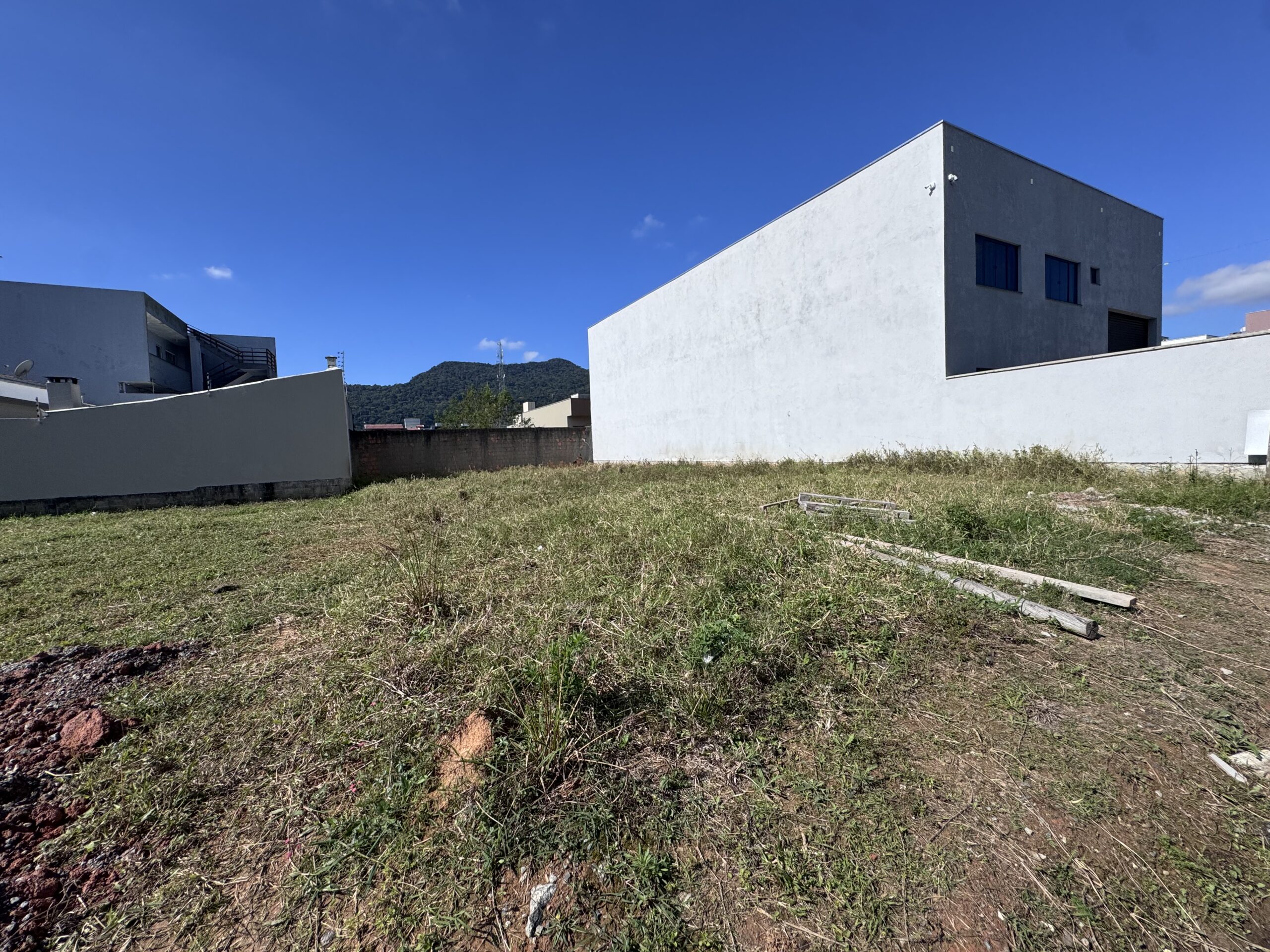  - Terreno à venda com 300m² por R$ 500.000,00