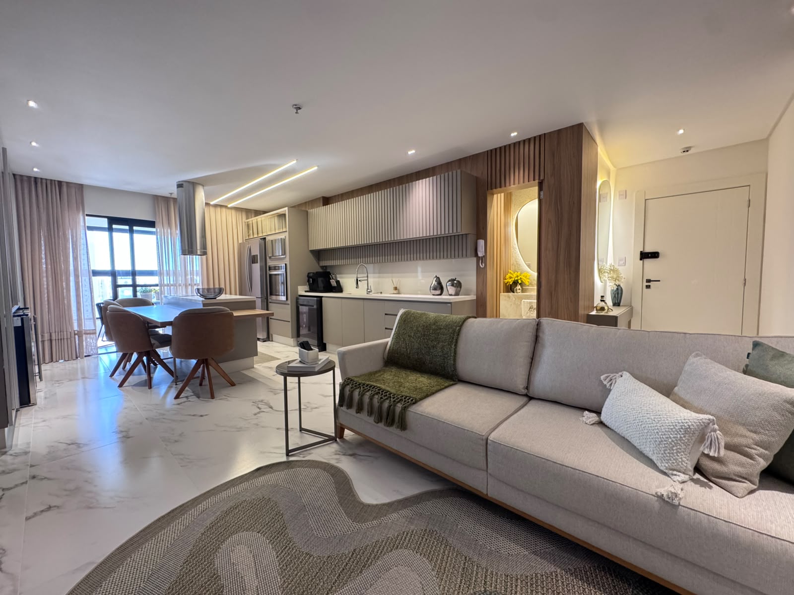 Apartamento à venda em Balneário Camboriú, Centro, com 3 quartos, 105m² - Invicta Itapema - Assessoria Imobiliária