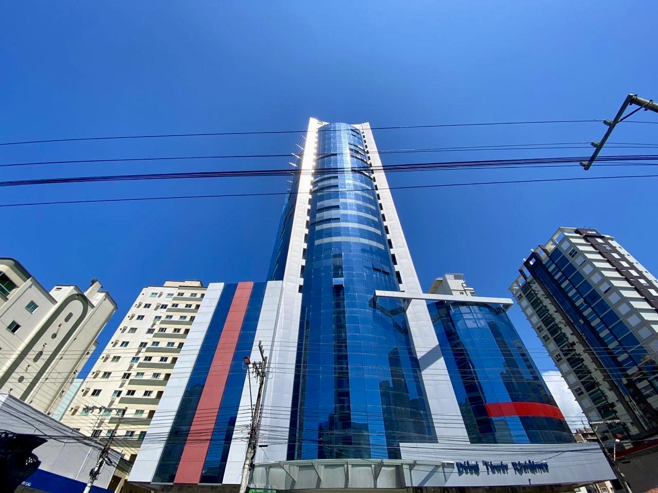 Apartamento com vista para o mar à venda com 220m² por R$ 3.900.000,00 - Invicta Itapema - Assessoria Imobiliária