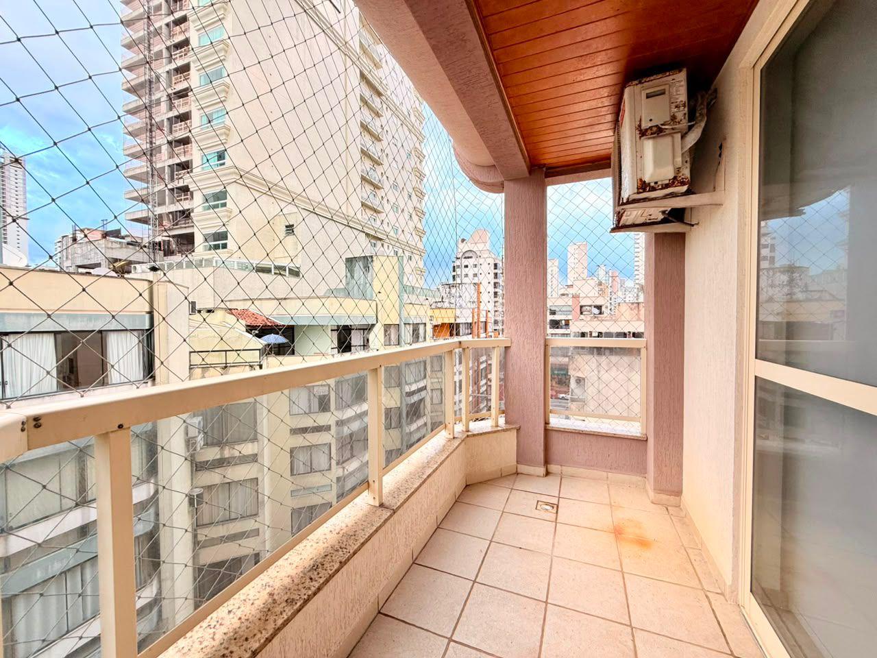 Apartamento à venda com 3 Dormitórios sendo 1 suíte 114m² Privativos R$ 1.800.000,00 Meia Praia de Itapema SC