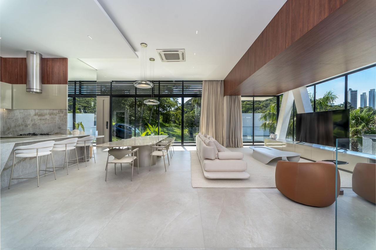 Casa à venda com 4 quartos - Barra,Balneário Camboriú