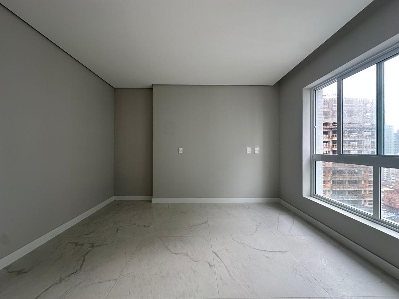 Apartamento à venda com 3 quartos, 132.00m² - Meia Praia,Itapema
