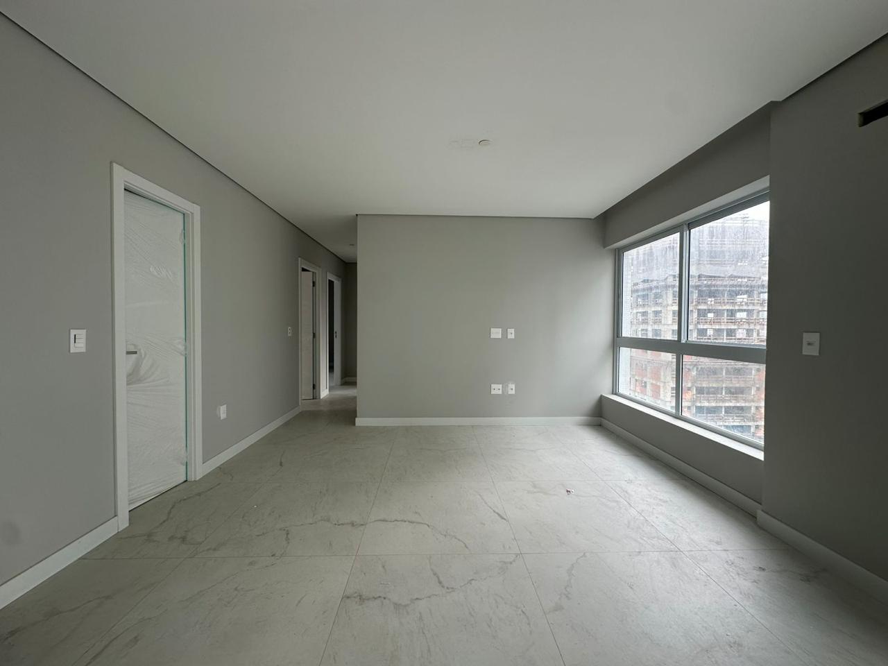 Apartamento à venda com 3 quartos, 132.00m² - Meia Praia,Itapema