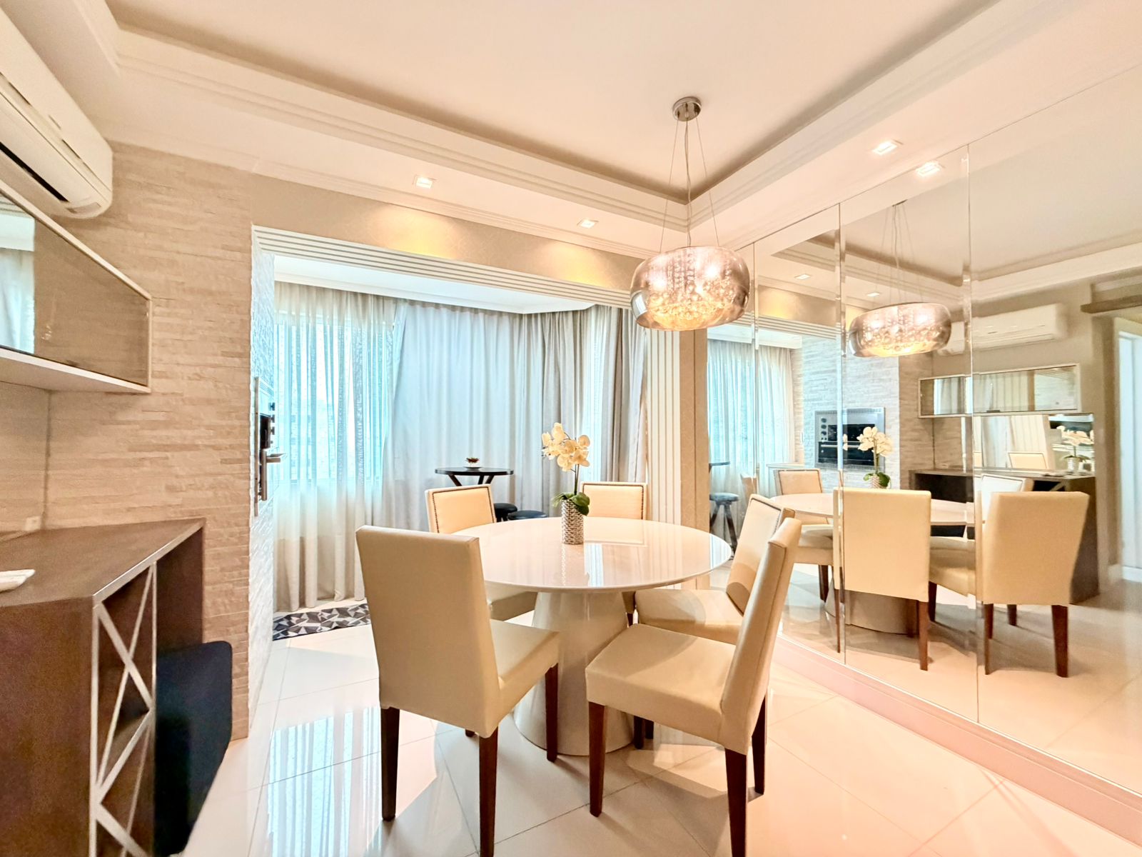  - Apartamento com Vista Mar à venda com 3 Suítes 142m² Privativos por R$ 2.500.000,00 em Balneário Camboriú SC