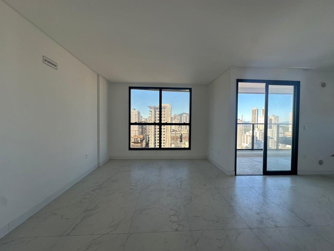 Apartamento à venda com 3 quartos - ,