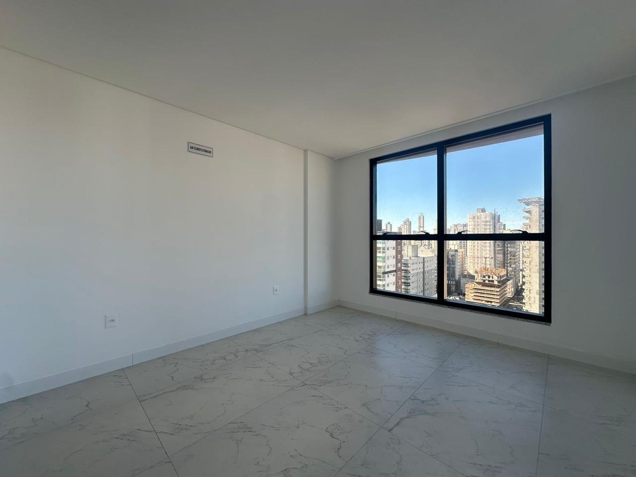 Apartamento à venda com 3 quartos - ,