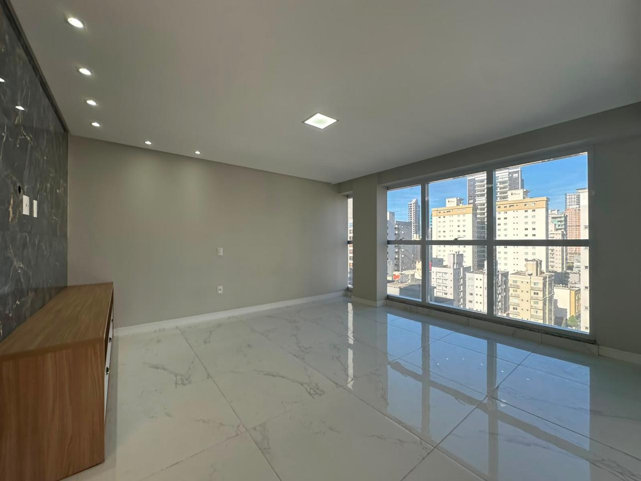 Apartamento à venda com 3 quartos, 125.00m² - Meia Praia,Itapema