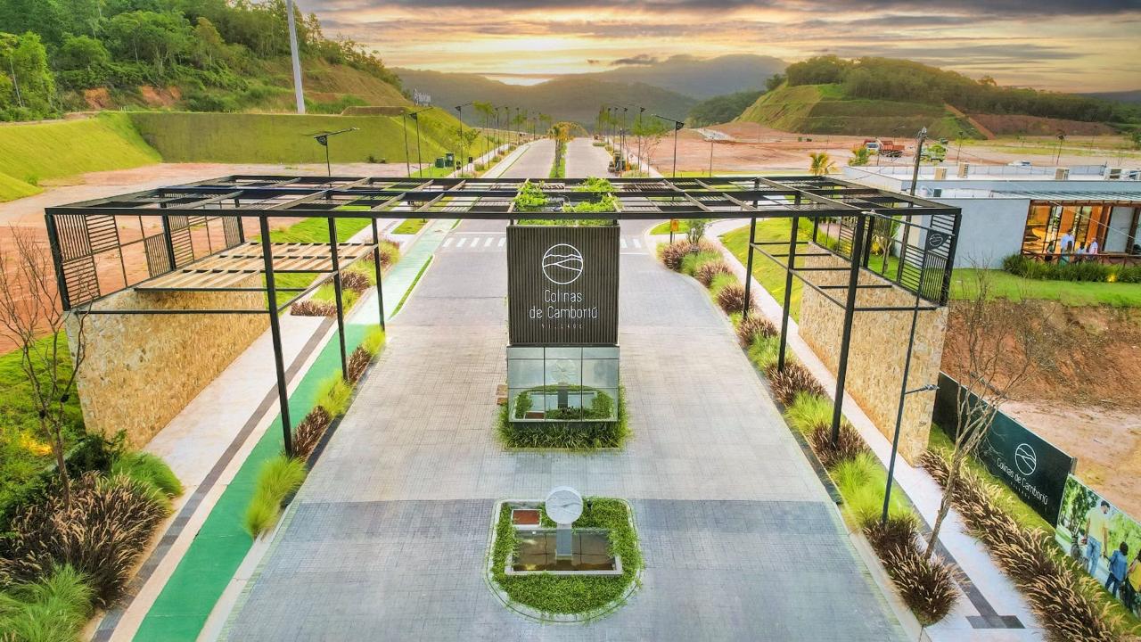 LOTE NO COLINAS DE CAMBORIÚ