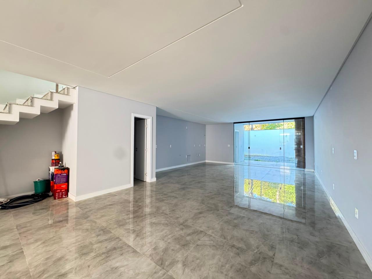  - Casa à Venda com 4 Suítes  413.65m² Privativos  por R$ 3.800.000,00 em Balneário Camboriú SC