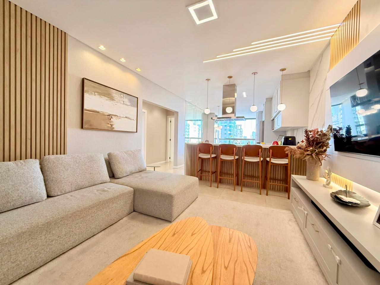 Apartamento à venda com 3 quartos, 106.00m² - Meia Praia,Itapema