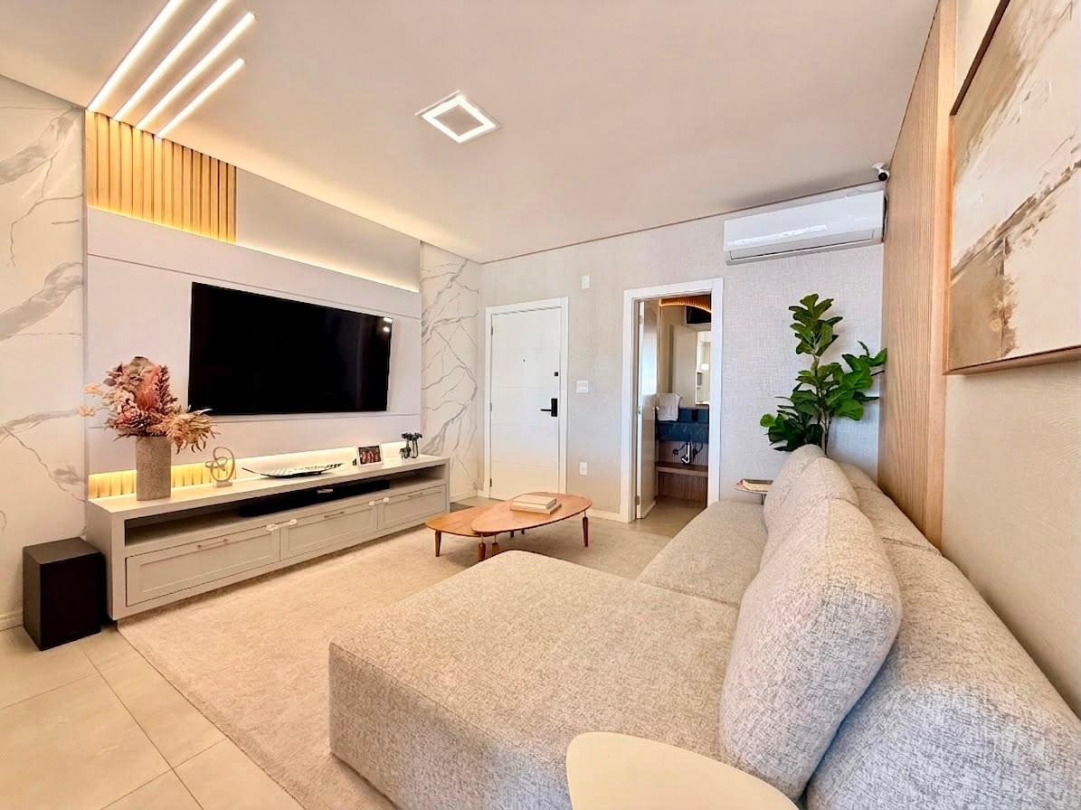 Apartamento à venda com 3 quartos, 106.00m² - Meia Praia,Itapema