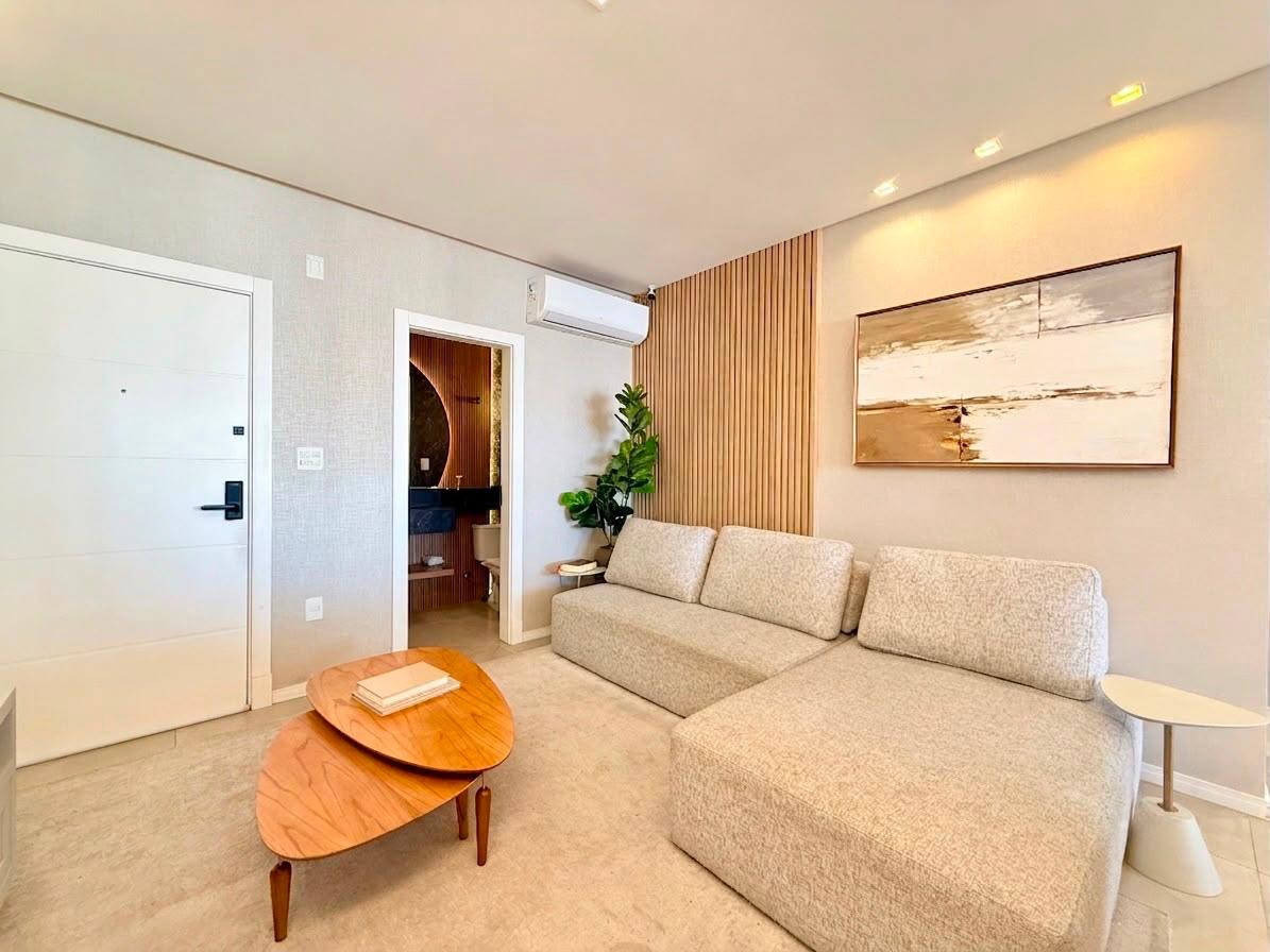  - Apartamento à Venda com 3 Suítes 106.05m² Privativos Por R$ 2.400.000,00 em Meia Praia de Itapema SC