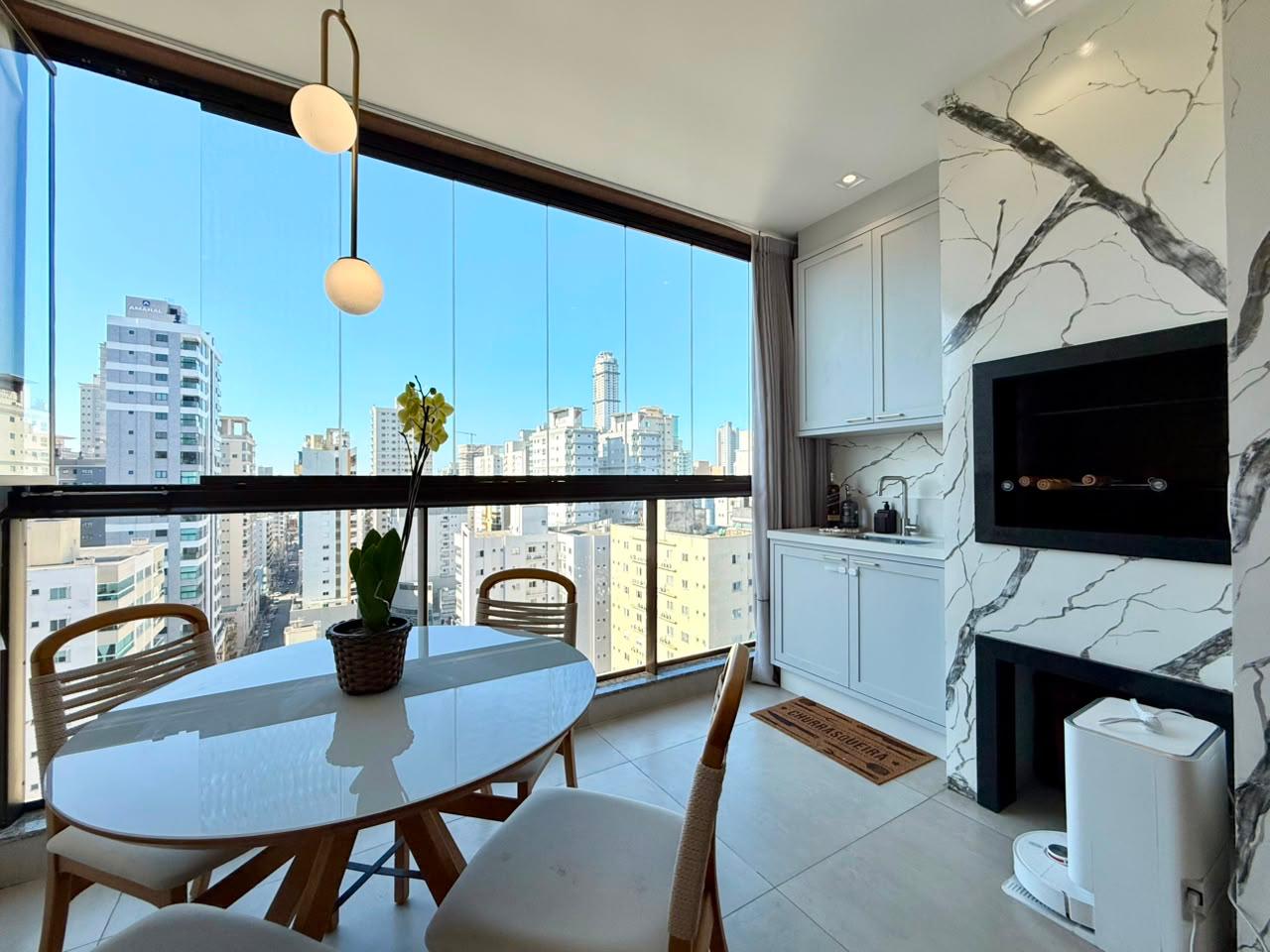 Apartamento à venda com 3 quartos, 106.00m² - Meia Praia,Itapema