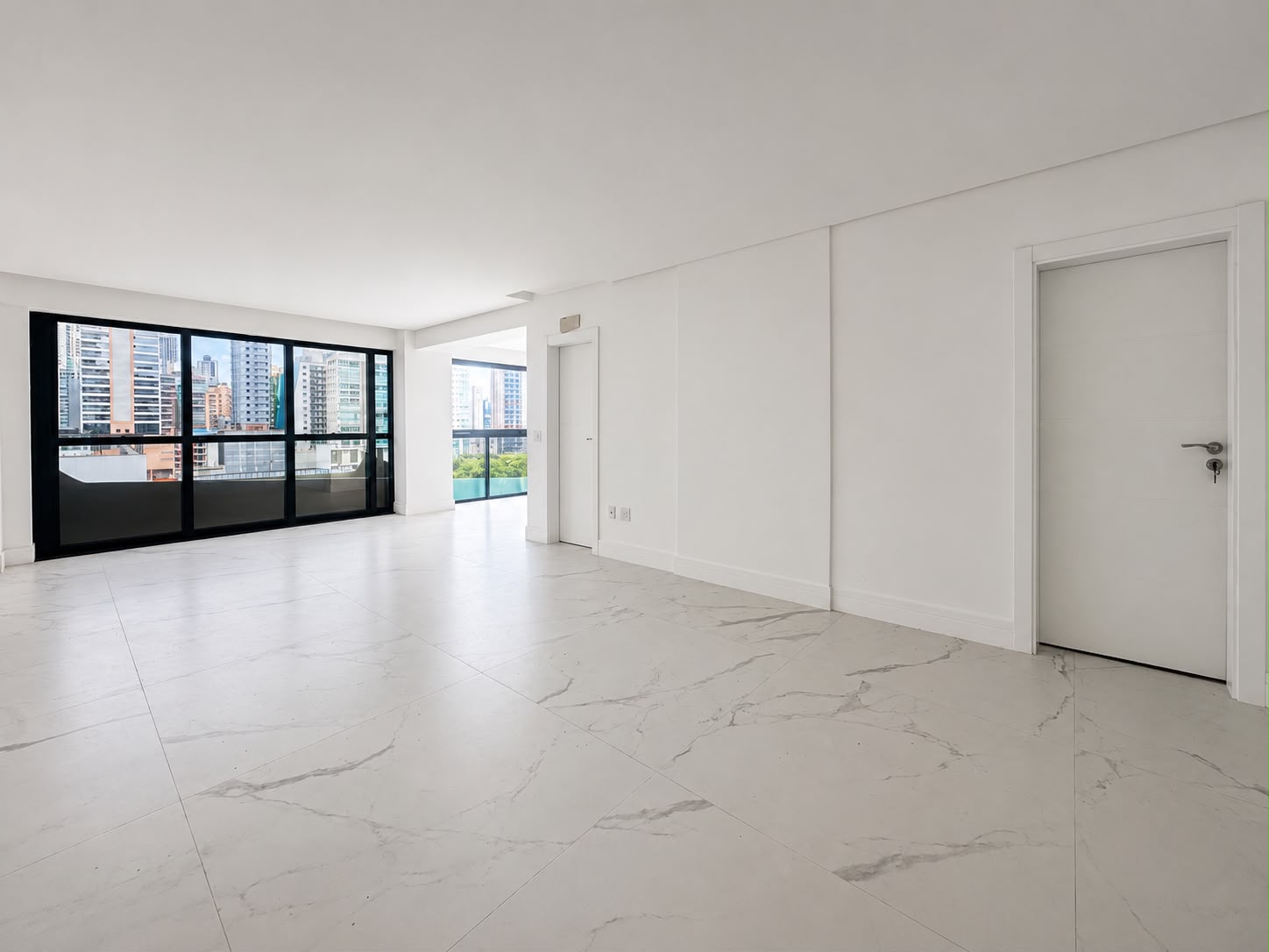 Apartamento à venda com 4 quartos, 182.00m² - Meia Praia,Itapema