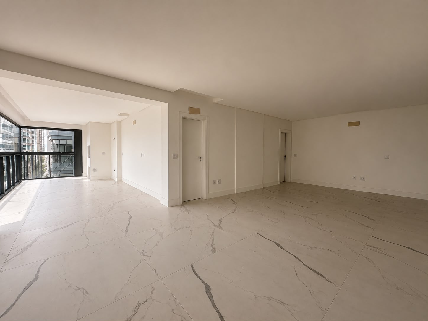 Apartamento à venda com 4 quartos, 182.00m² - Meia Praia,Itapema