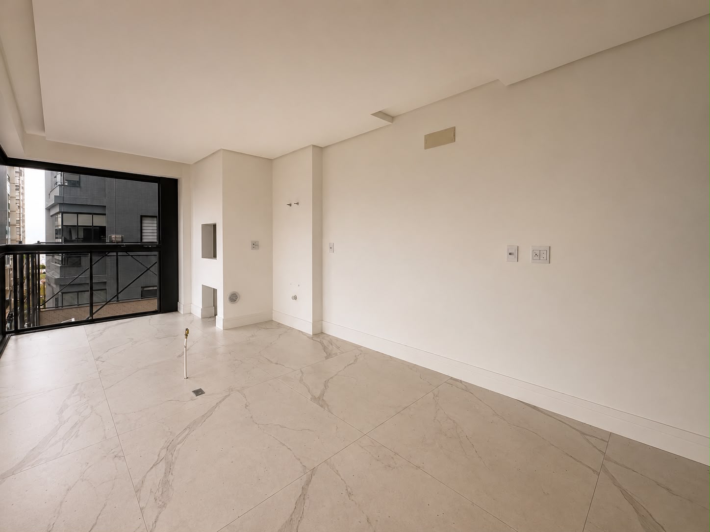 Apartamento à venda com 4 quartos, 182.00m² - Meia Praia,Itapema