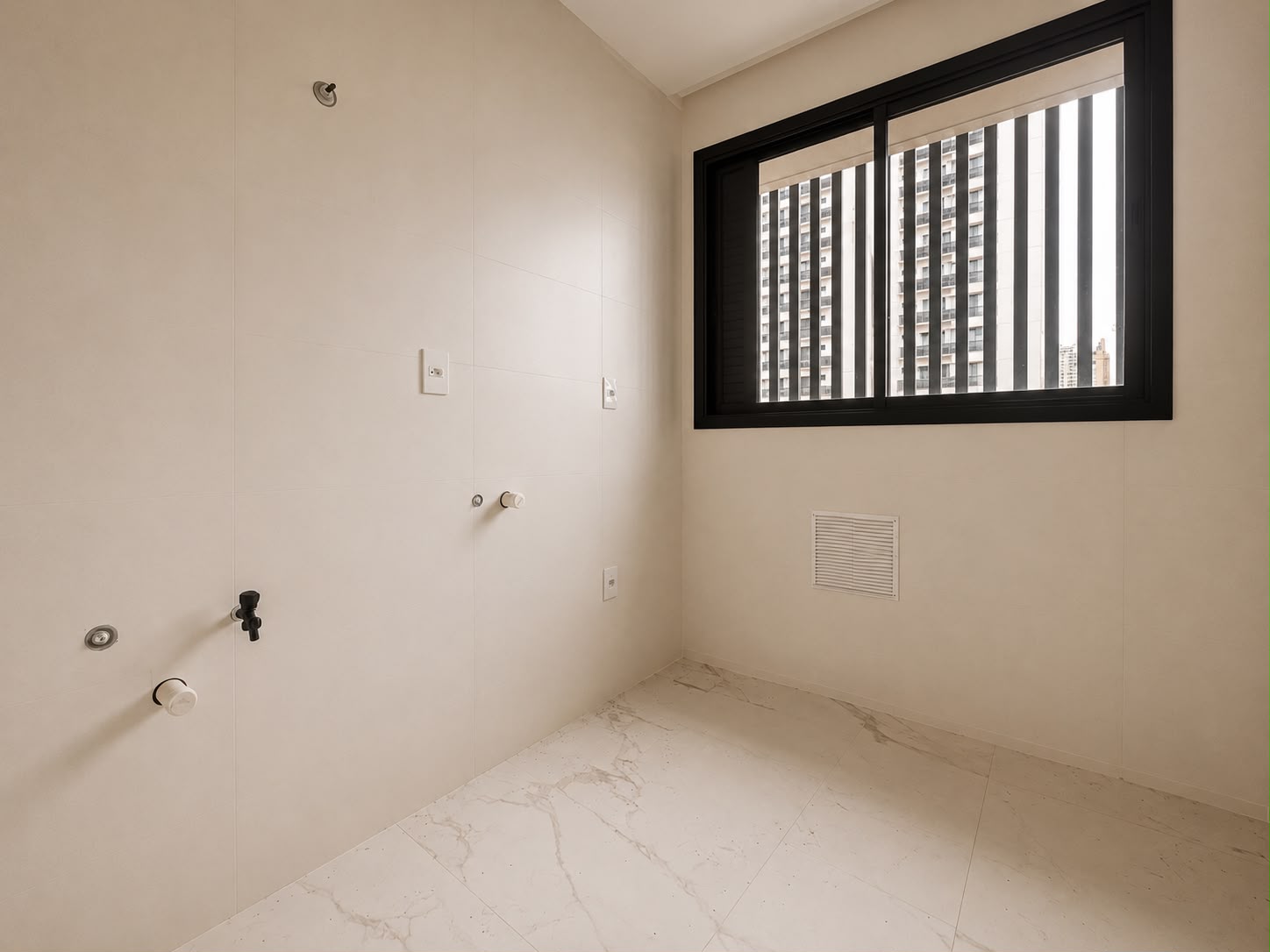  - Apartamento à venda 4 Suítes Sendo 1 Máster 182m² Privativos em Meia Praia de Itapema SC
