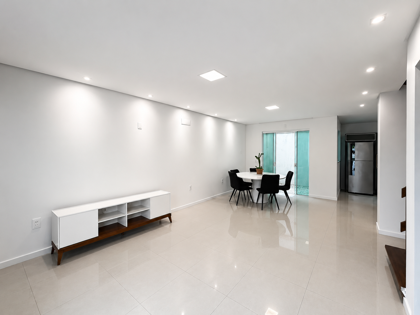  - Casa à venda em Balneário Camboriú, Praia dos Amores, com 3 quartos, 189m²
