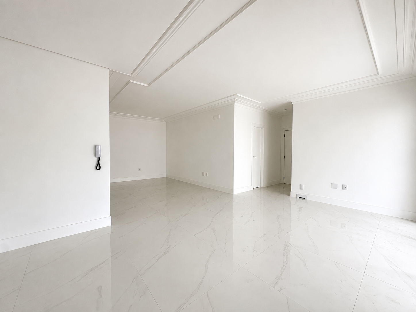 - Apartamento à venda com 3 Suítes Sendo 1 Máster 130m² Privativos R$ 2.145.000,00 no Centro de Itapema SC