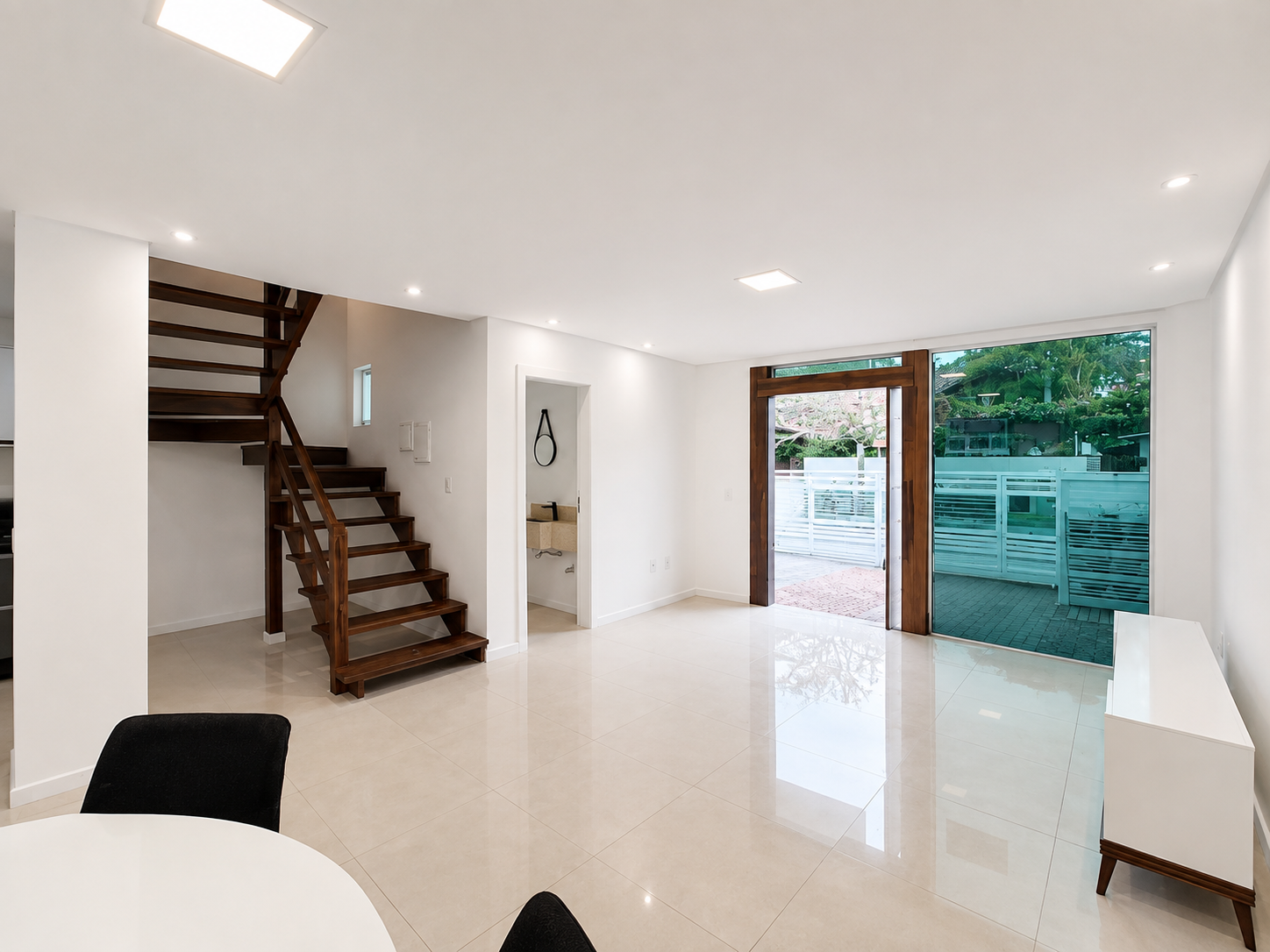  - Casa à venda em Balneário Camboriú, Praia dos Amores, com 3 quartos, 189m²