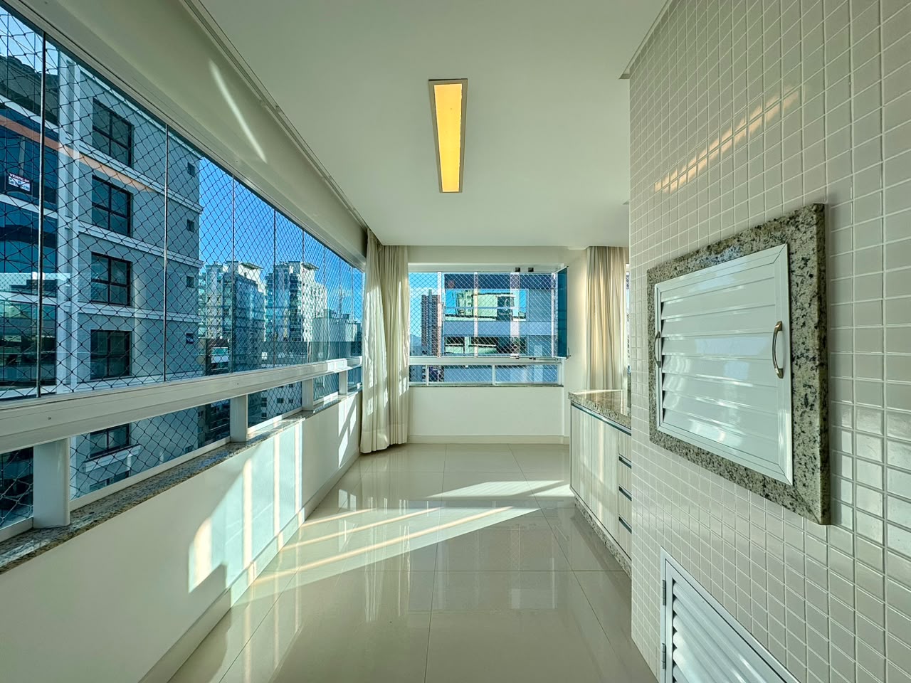 Apartamento à venda em Itapema, Meia praia, com 3 quartos, 151m² - Invicta Itapema - Assessoria Imobiliária