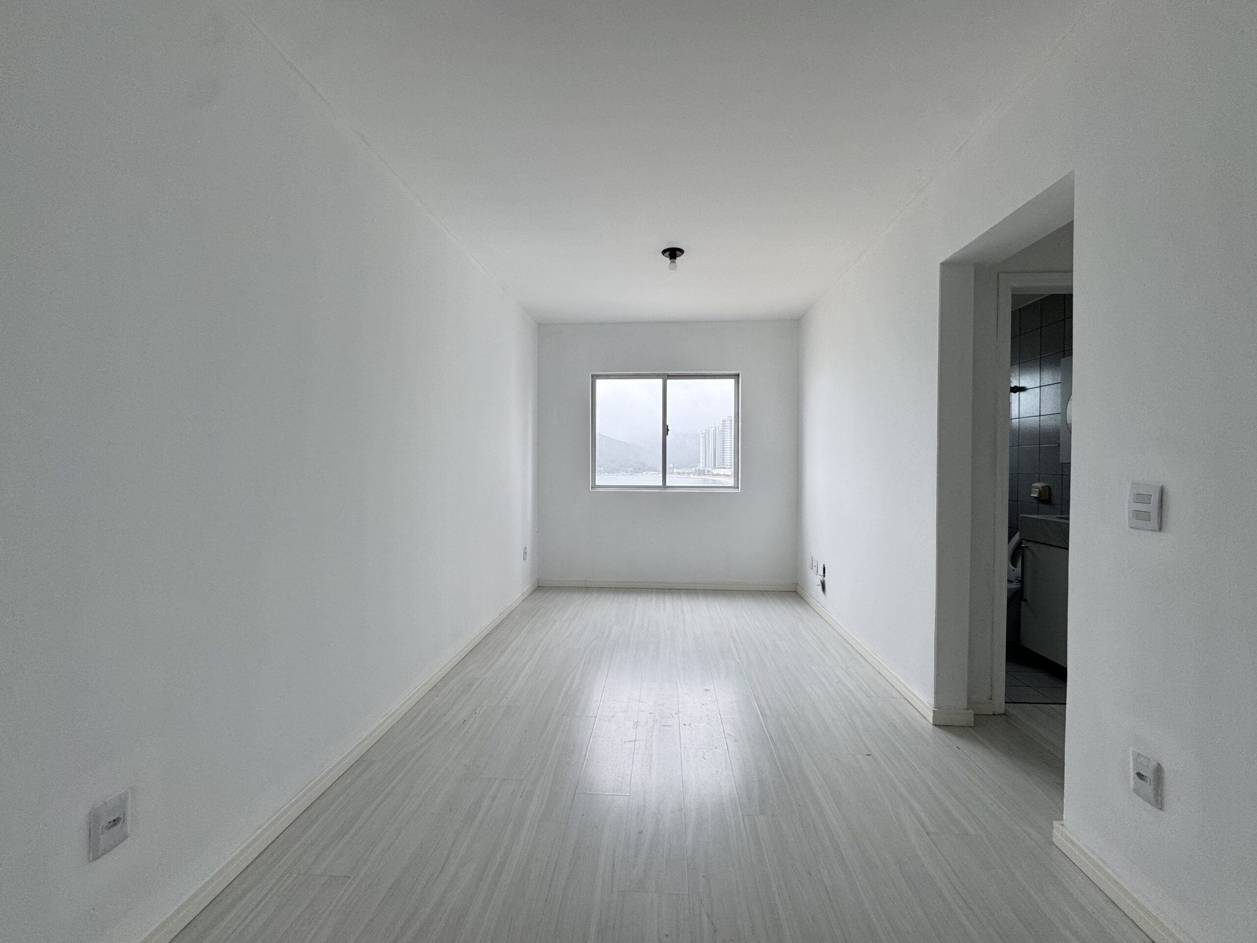  - Apartamento à venda em Balneário Camboriú, Centro, com 2 quartos, 80m²