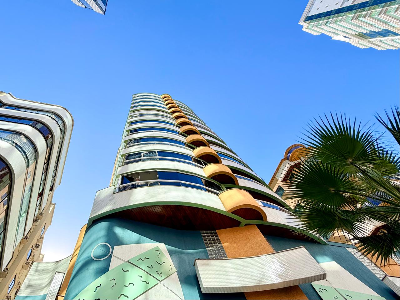 Apartamento à venda com 176m² por R$ 2.500.000,00 - Invicta Itapema - Assessoria Imobiliária