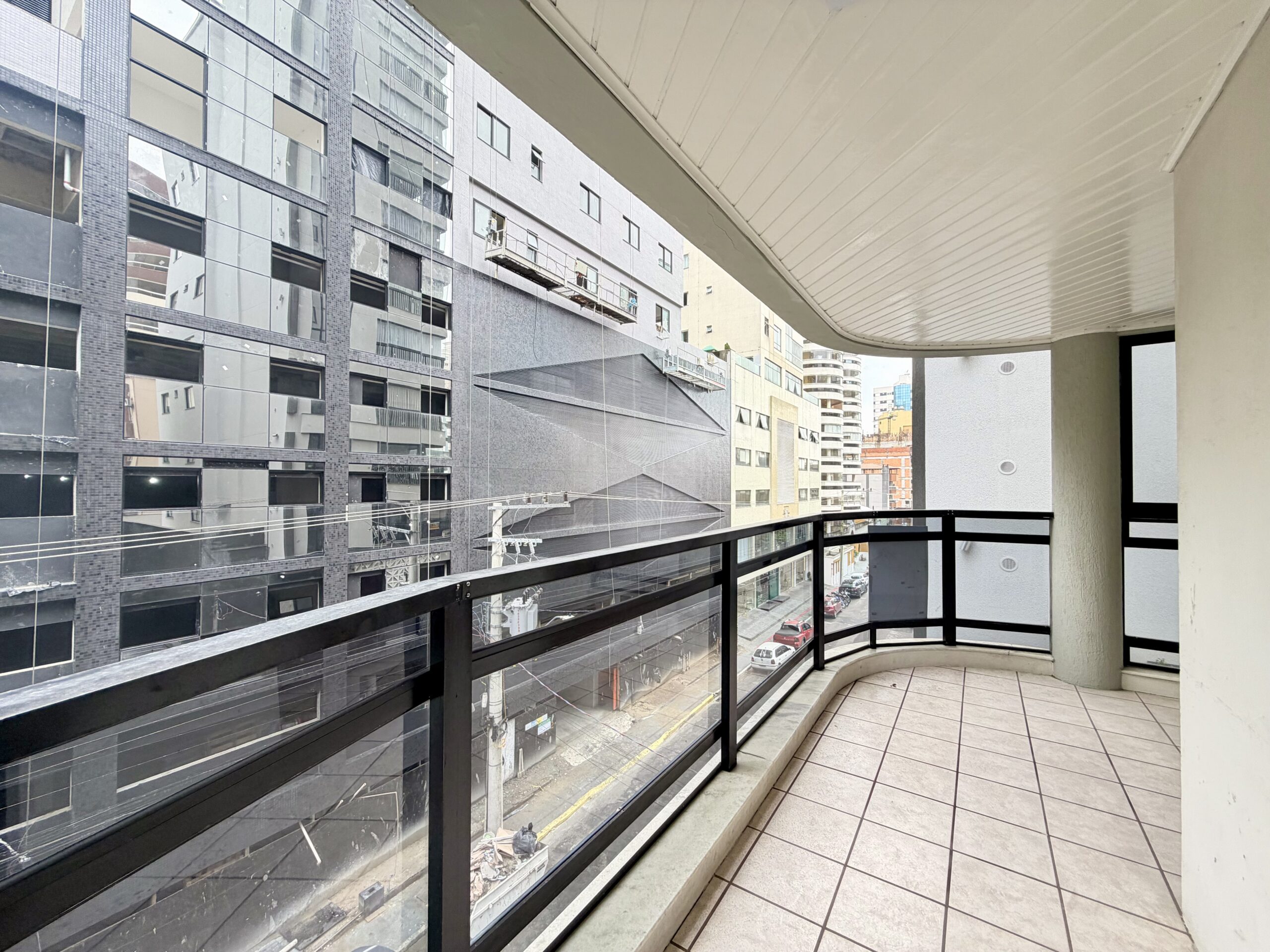  - Apartamento à venda, com 3 quartos, 120m²