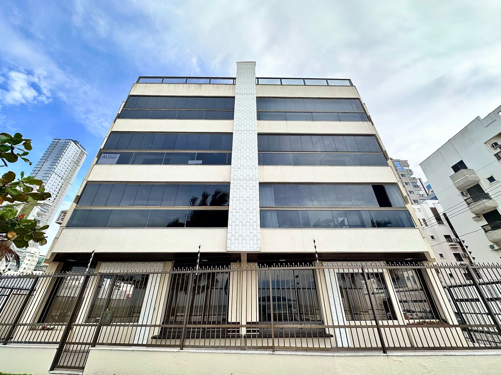 Apartamento com vista para o mar à venda com 85m² por R$ 1.850.000,00 - Invicta Itapema - Assessoria Imobiliária