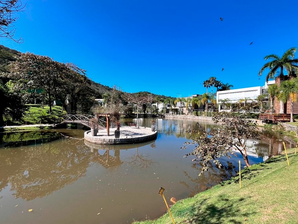  - Terreno à venda em Balneário Camboriú, Praia do Estaleiro, 525m²