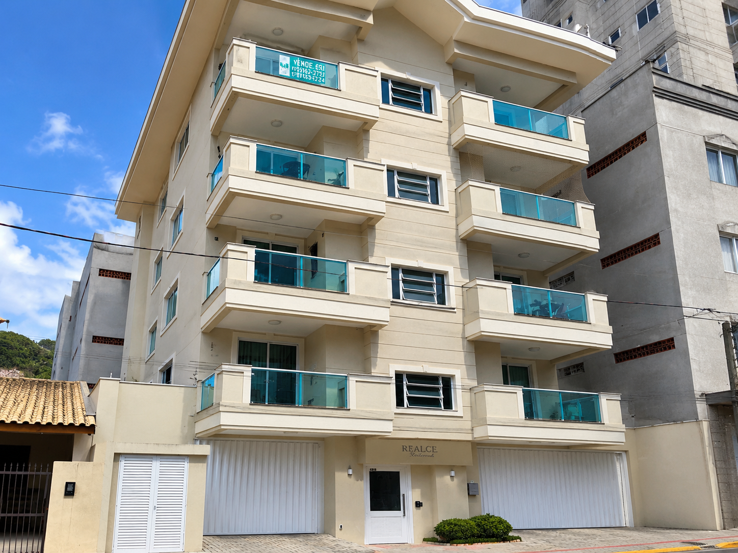 Apartamento à venda em Itapema, Meia praia, com 2 quartos, 65m² - Invicta Itapema - Assessoria Imobiliária