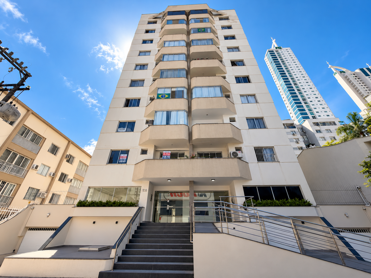 Apartamento com vista para o mar à venda com 80m² por R$ 990.000,00 - Invicta Itapema - Assessoria Imobiliária