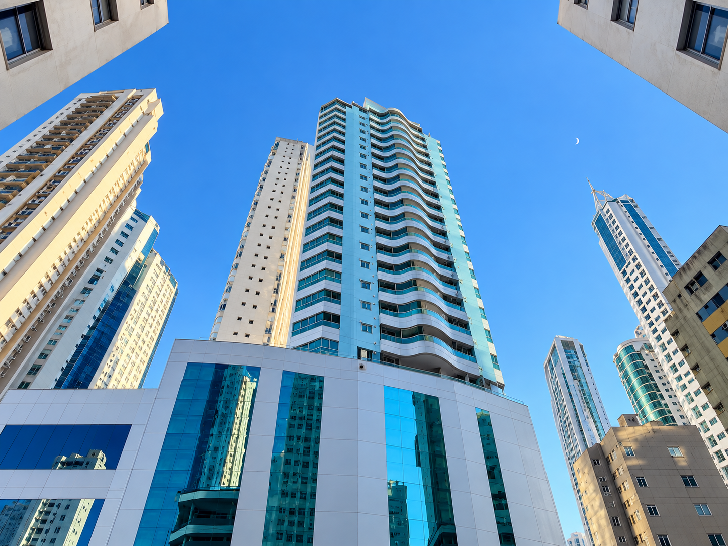 Apartamento à venda com 120m² por R$ 2.450.000,00 - Invicta Itapema - Assessoria Imobiliária