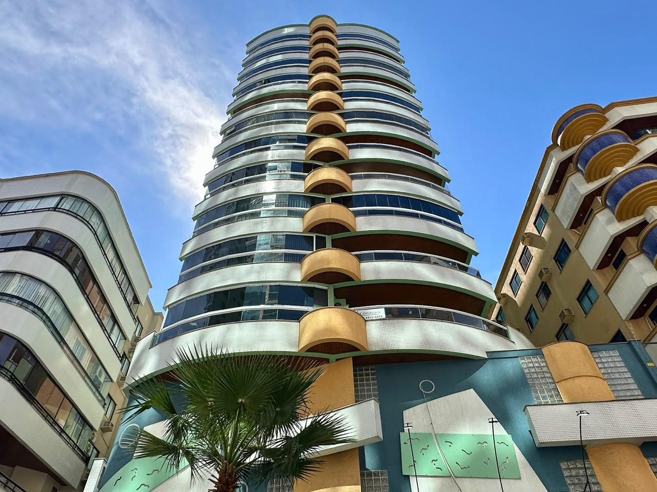 Apartamento à venda com 175m² por R$ 2.000.000,00 na Meia praia, frente avenida - Invicta Itapema - Assessoria Imobiliária
