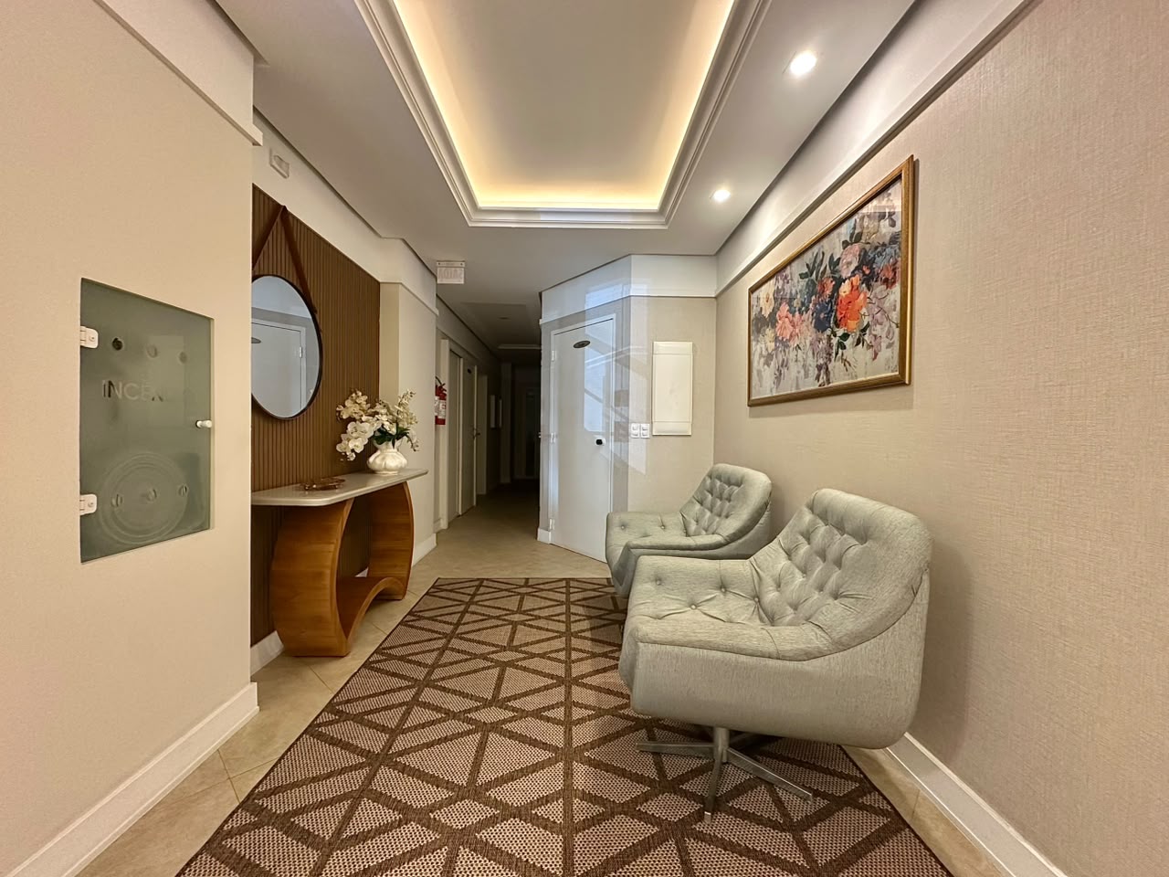  - Apartamento à venda com 175m² por R$ 2.000.000,00 na Meia praia, frente avenida