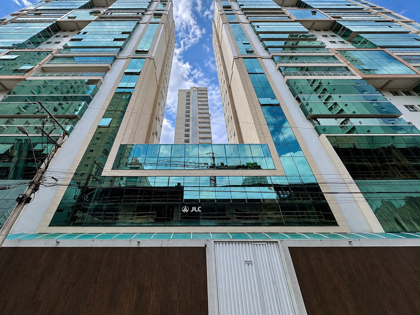 Apartamento à venda em Itapema, Meia praia, com 4 quartos, 180m² - Invicta Itapema - Assessoria Imobiliária
