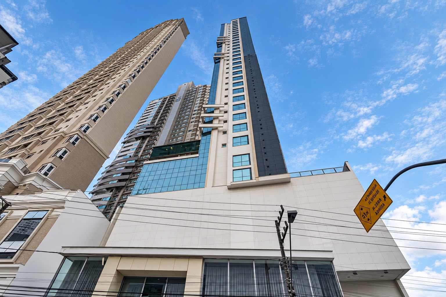Apartamento com vista para o mar à venda com 180m² por R$ 6.500.000,00 - Invicta Itapema - Assessoria Imobiliária