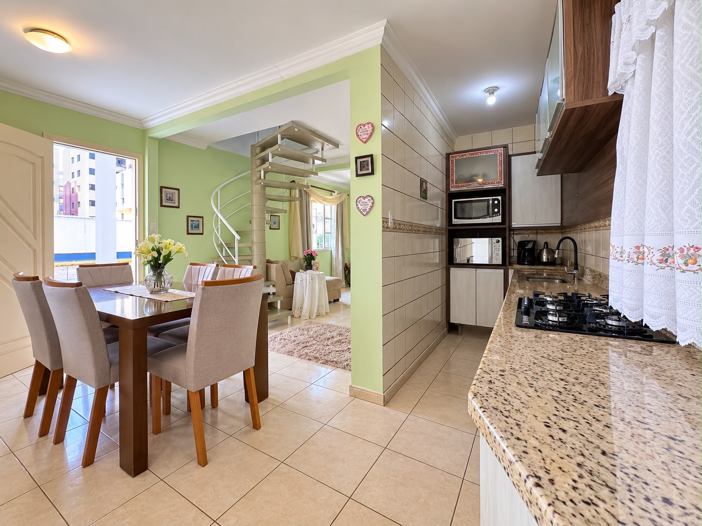  - Casa à venda com 222m² por R$ 1.400.000,00