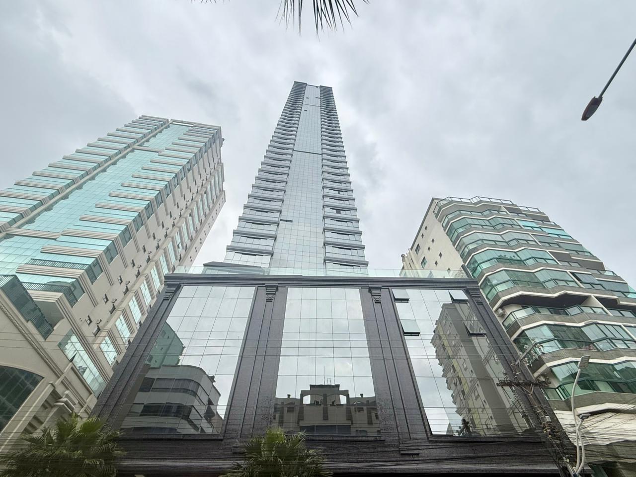 Apartamento à venda em Itapema, Meia Praia, com 4 quartos, 190m² - Invicta Itapema - Assessoria Imobiliária