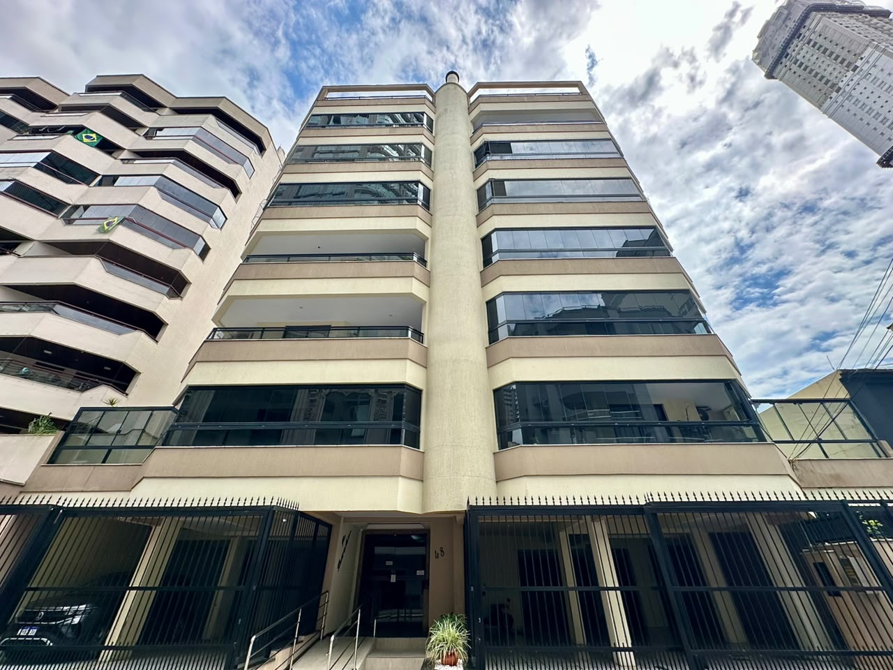 Apartamento com vista para o mar à venda com 120m² por R$ 1.300.000,00 - Invicta Itapema - Assessoria Imobiliária